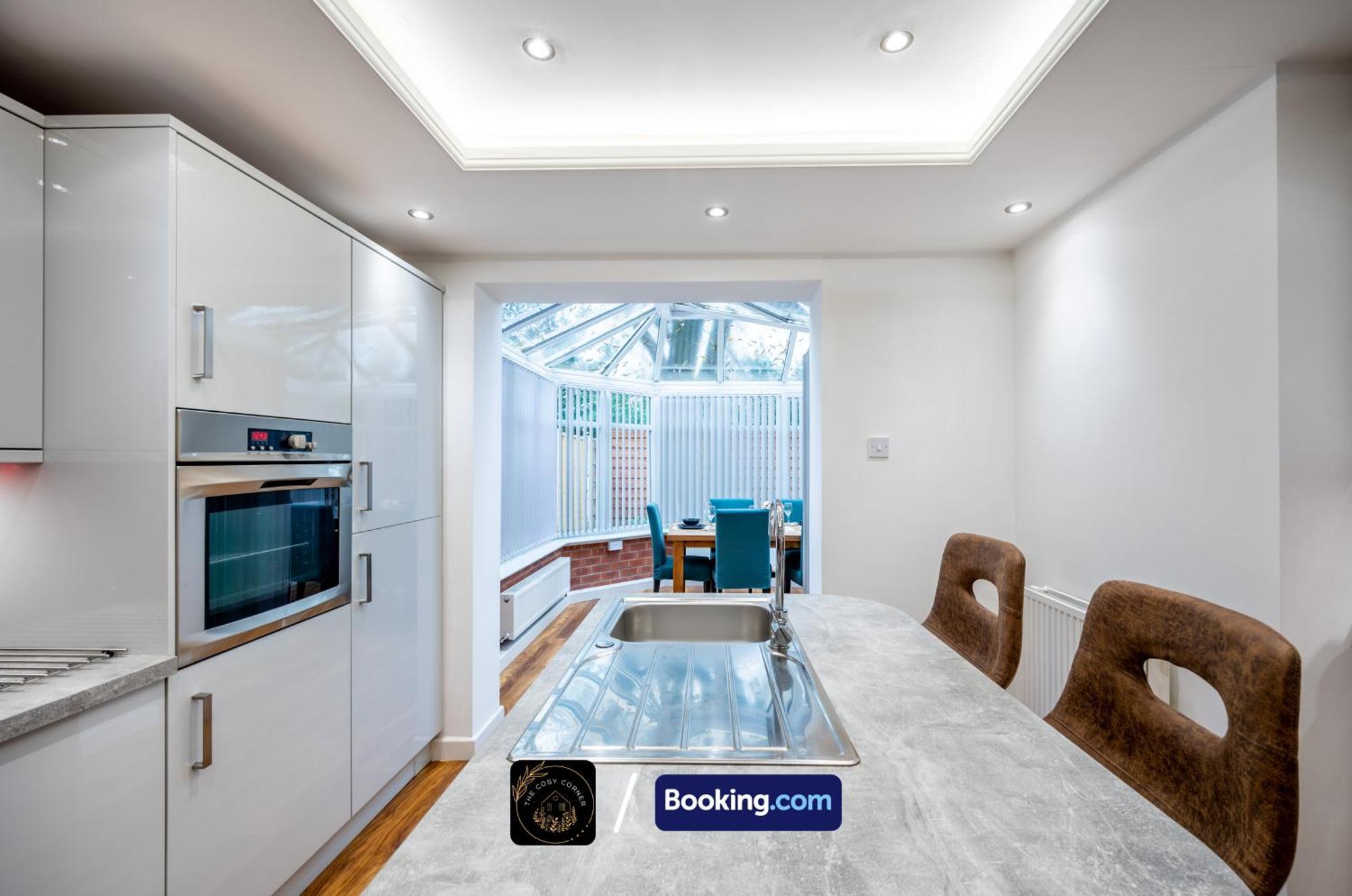 דירות מנצ'סטר Cosy 3-Bed House, Garden & Free Parking In Stretford מראה חיצוני תמונה