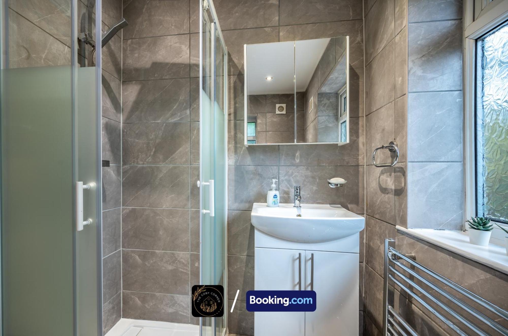 דירות מנצ'סטר Cosy 3-Bed House, Garden & Free Parking In Stretford מראה חיצוני תמונה